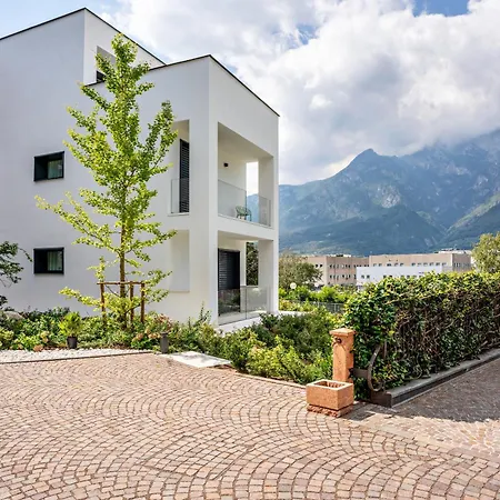 Apartment Midum Domus *